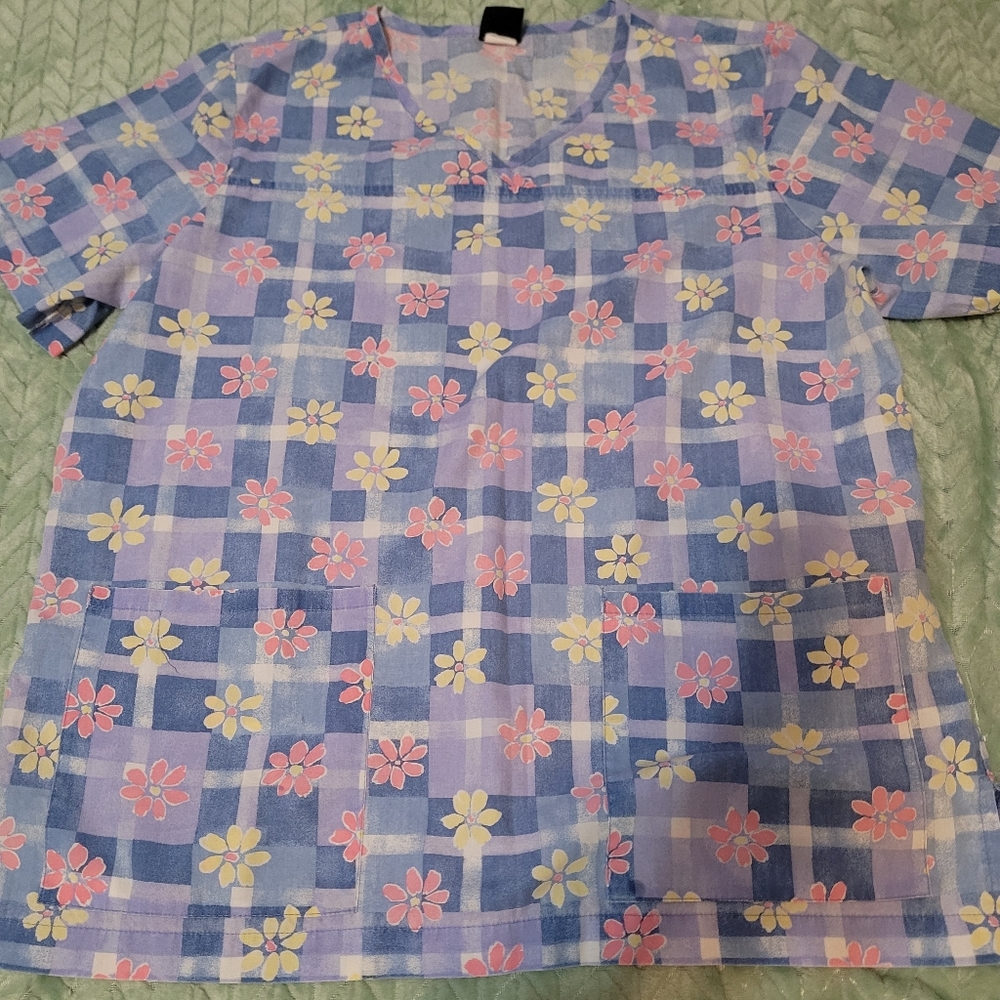 Women's medium scrub top front pockets vintage flower print